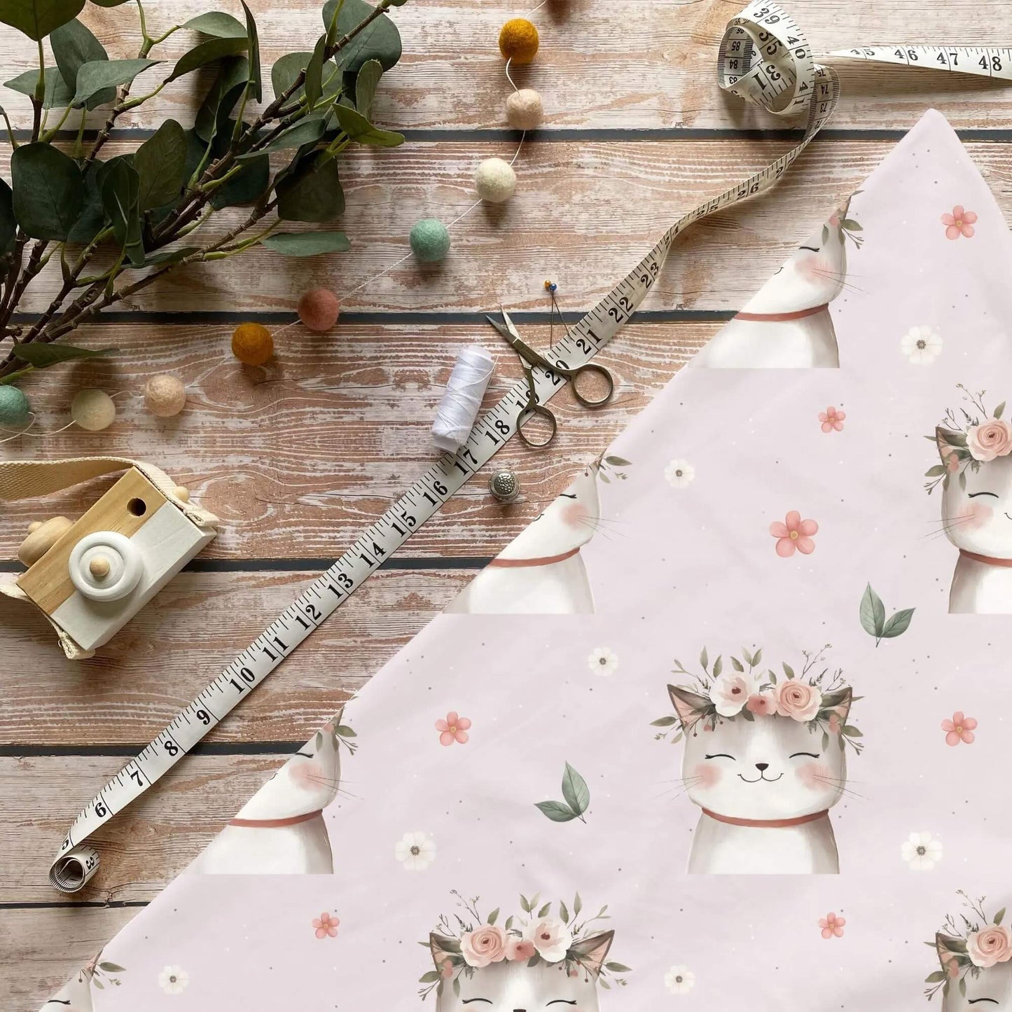 „Katze mit Blumen Stoff Meterware – ideal für Kinderkleidung & Tiermotive“