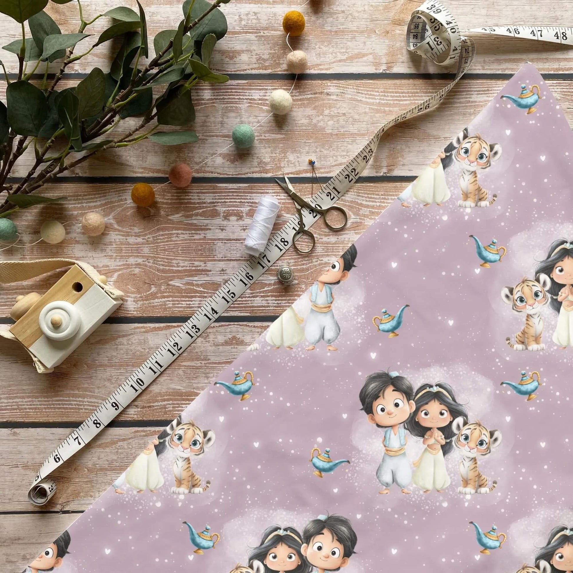 „Arabische Freunde Stoff Meterware – ideal für Kinderkleidung & Märchenmotive“