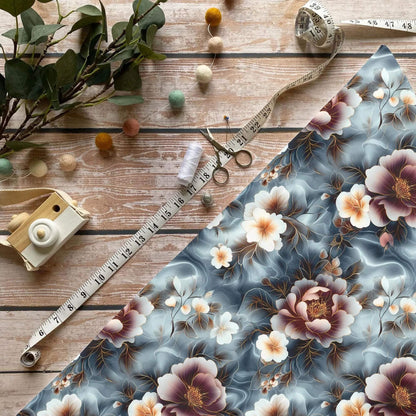 „Blumenmuster Weiß Blau Stoff Meterware – ideal für Kinderkleidung & florale Motive“