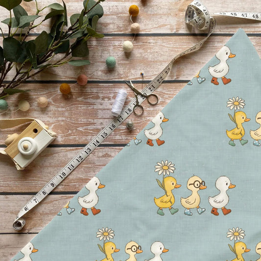 „Frühlingsbote Stoff Meterware – ideal für Kinderkleidung & Tiermotive“