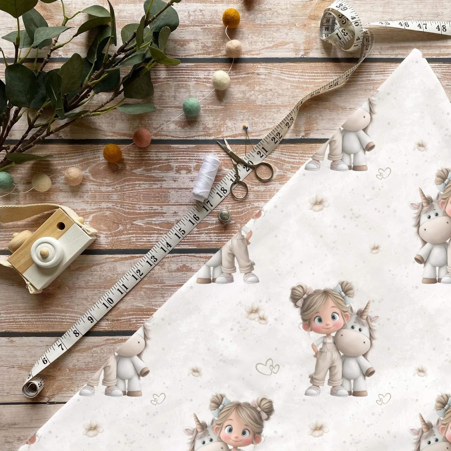 „Mädchen mit Kuschelhorn Stoff Meterware – ideal für Kinderkleidung & Fantasiemotive“