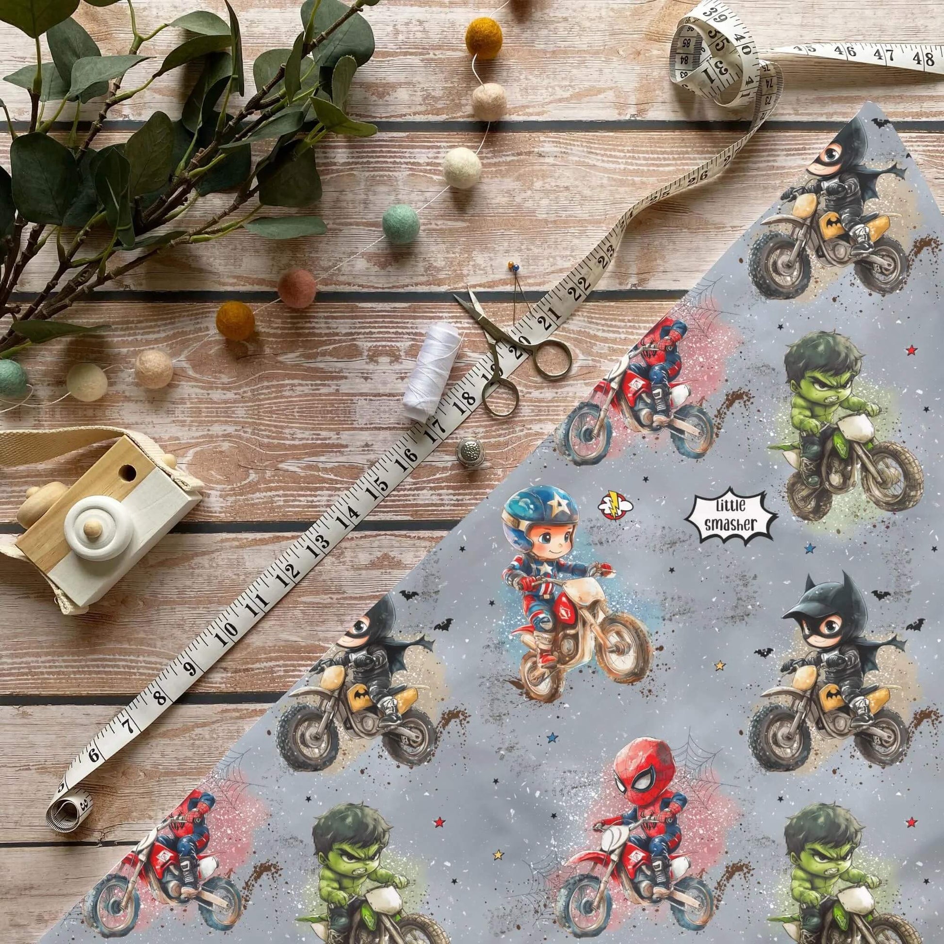 „Motorräder Stoff Meterware – ideal für Kinderkleidung & Actionmotive“