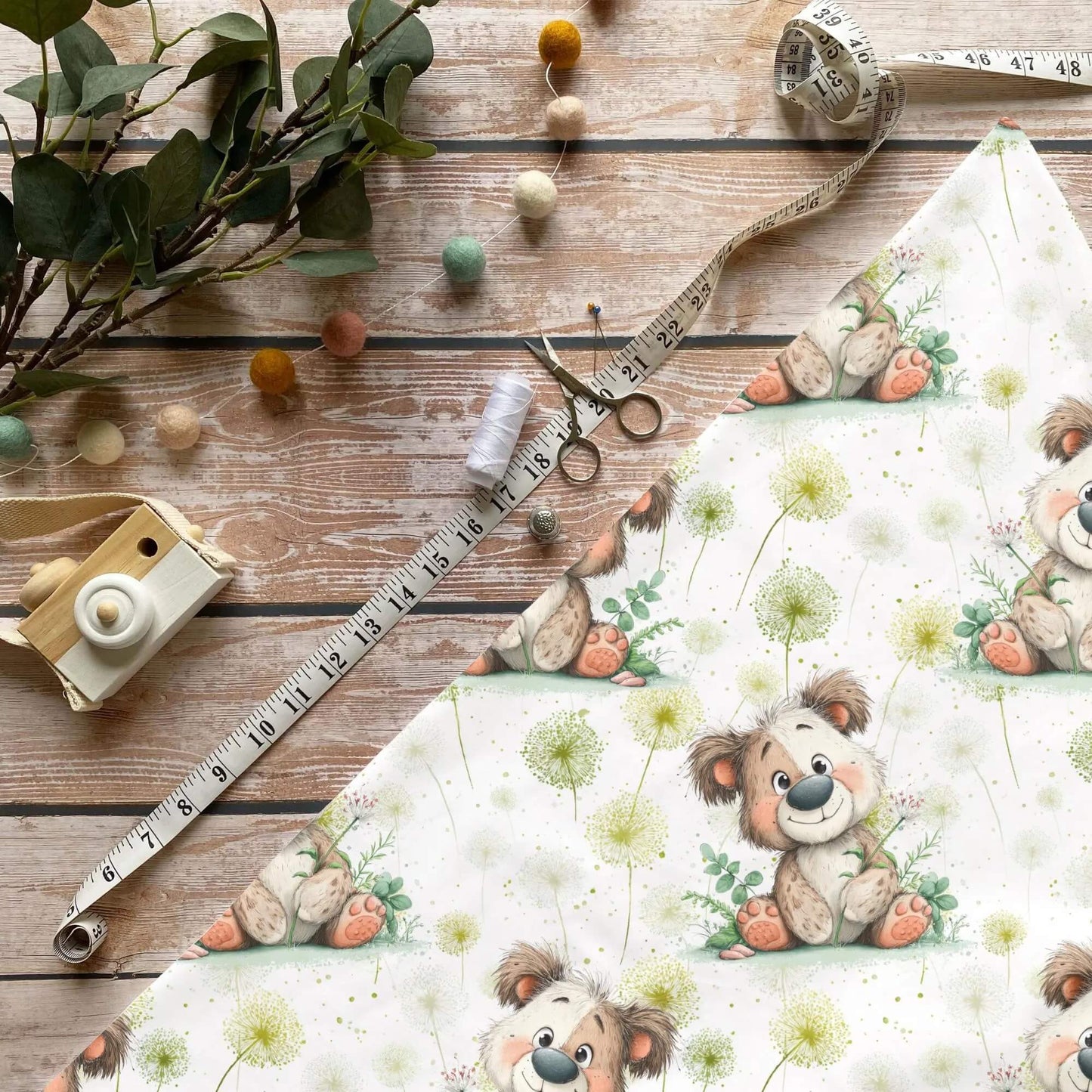 „Pusteblumenbär Stoff Meterware – ideal für Kinderkleidung & Naturmotive“