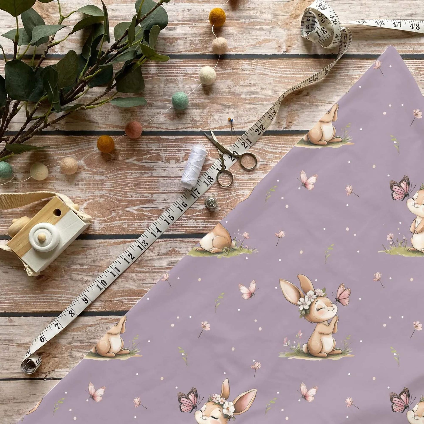 „Hase & Schmetterling Stoff Meterware – ideal für Kinderkleidung & Naturmotive“