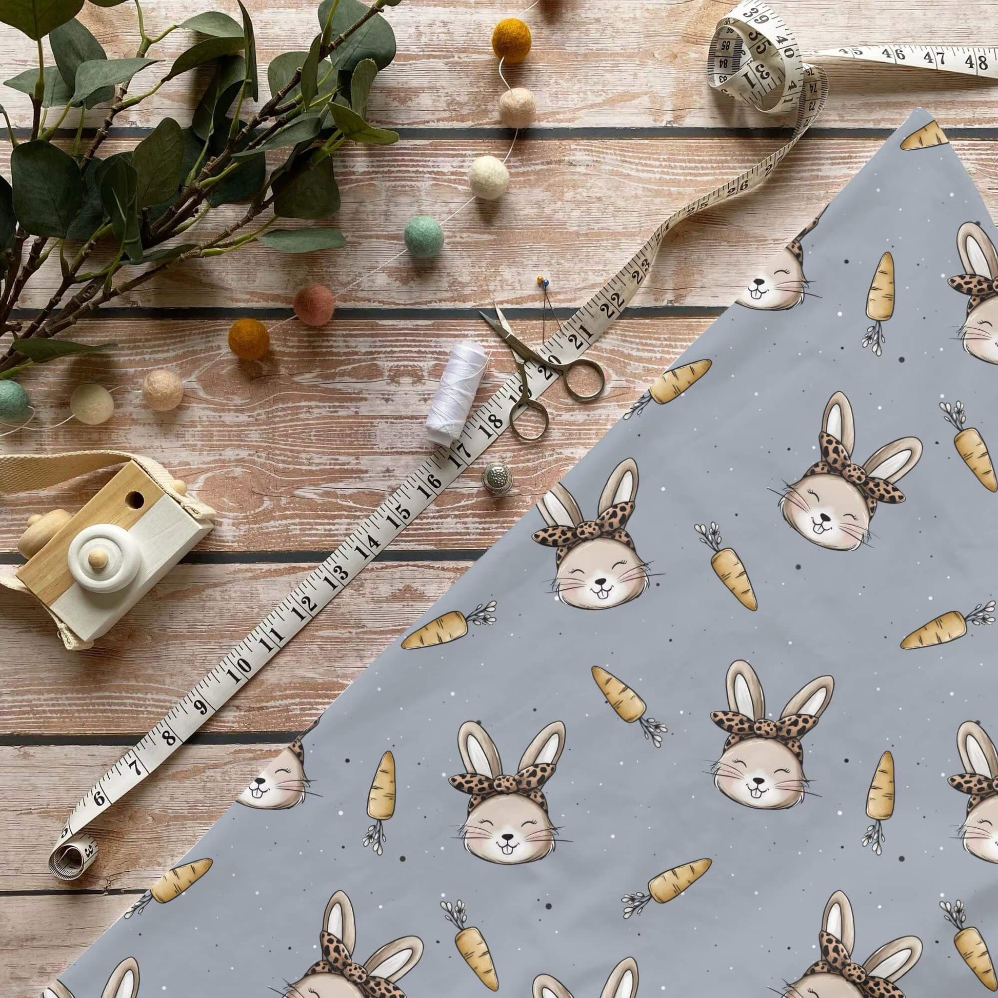 „Hase mit Haarband Stoff Meterware – ideal für Kinderkleidung & Frühlingsmotive“
