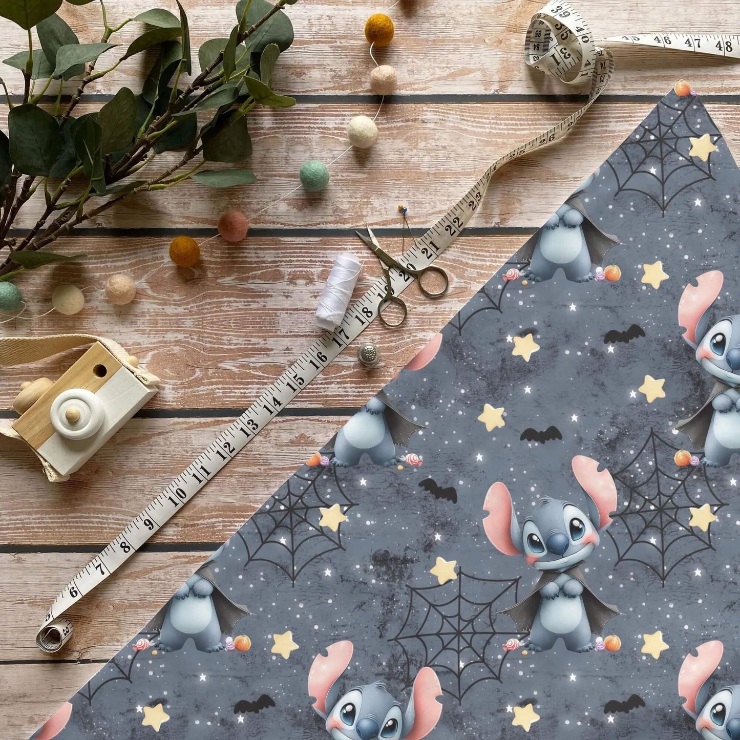 „Zuckervampir Stoff Meterware – ideal für Kinderkleidung & Halloweenmotive“