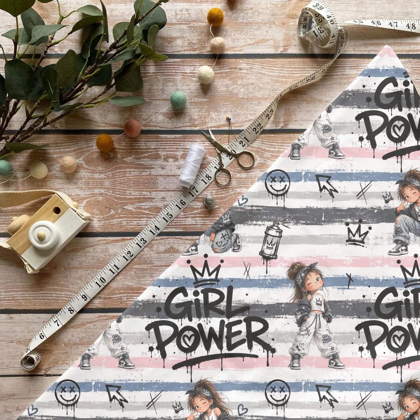 Kinderstoff Meterware Street Queen mit Girl Power Streetstyle Mädchen und Krone