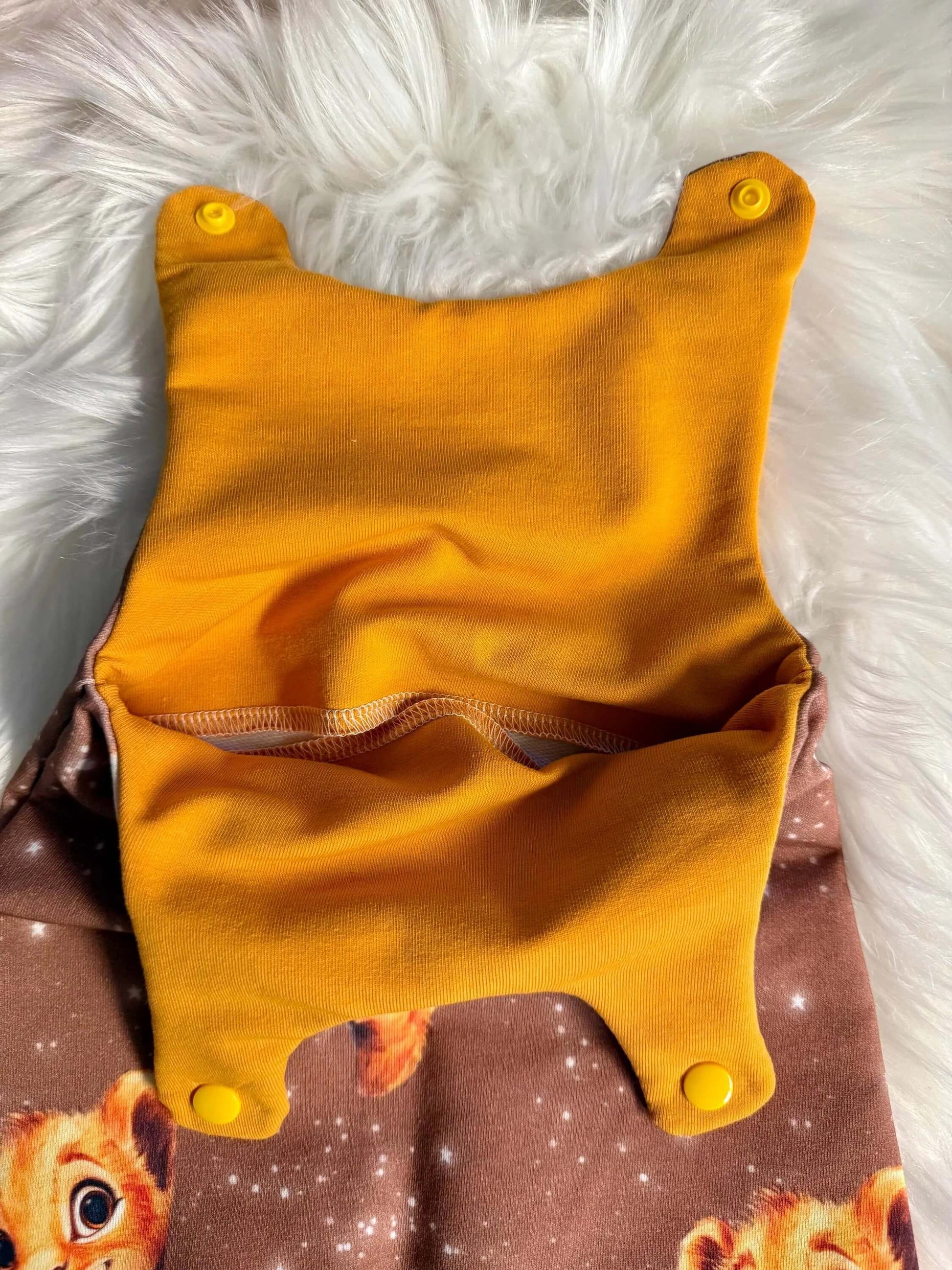 Strampler mit Tiger Print und Blumen Deko