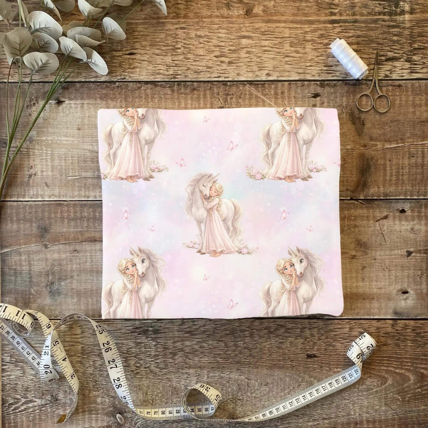 Traumhaftes Einhornmädchen Badestoff UV50+ – saisonaler Kinderstoff für Sommerprojekte
