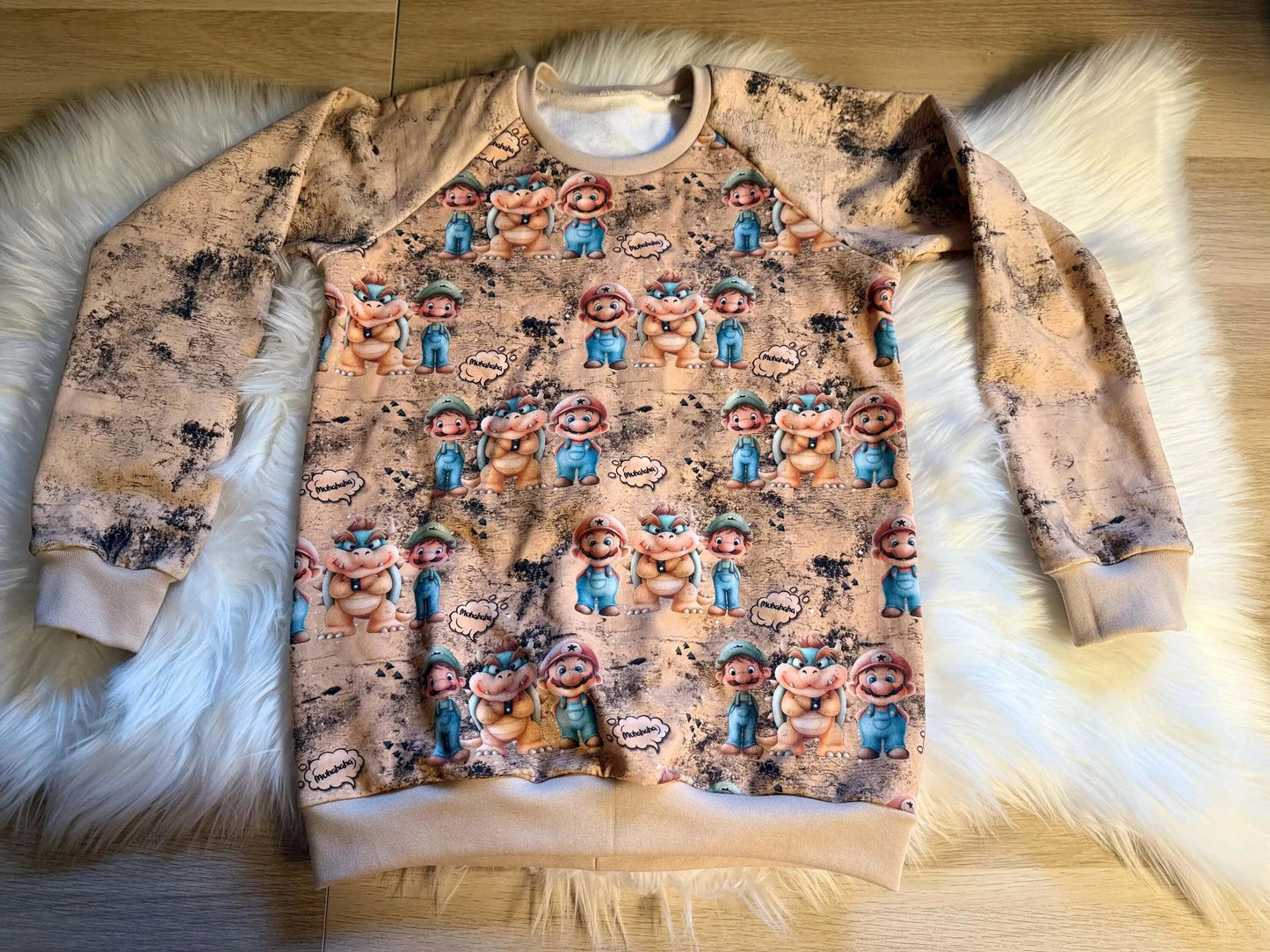 Langarmshirt mit niedlichen Charakteren und Hi Sprechblasen