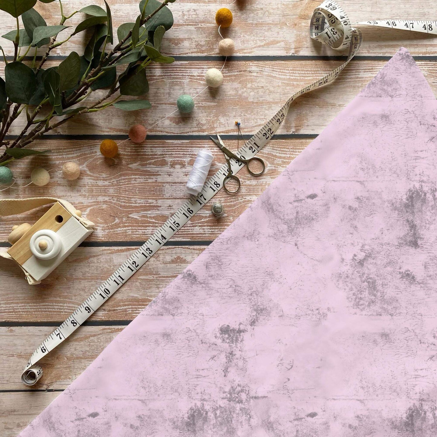Vielseitiger rosa Kombistoff für kreative Nähprojekte
