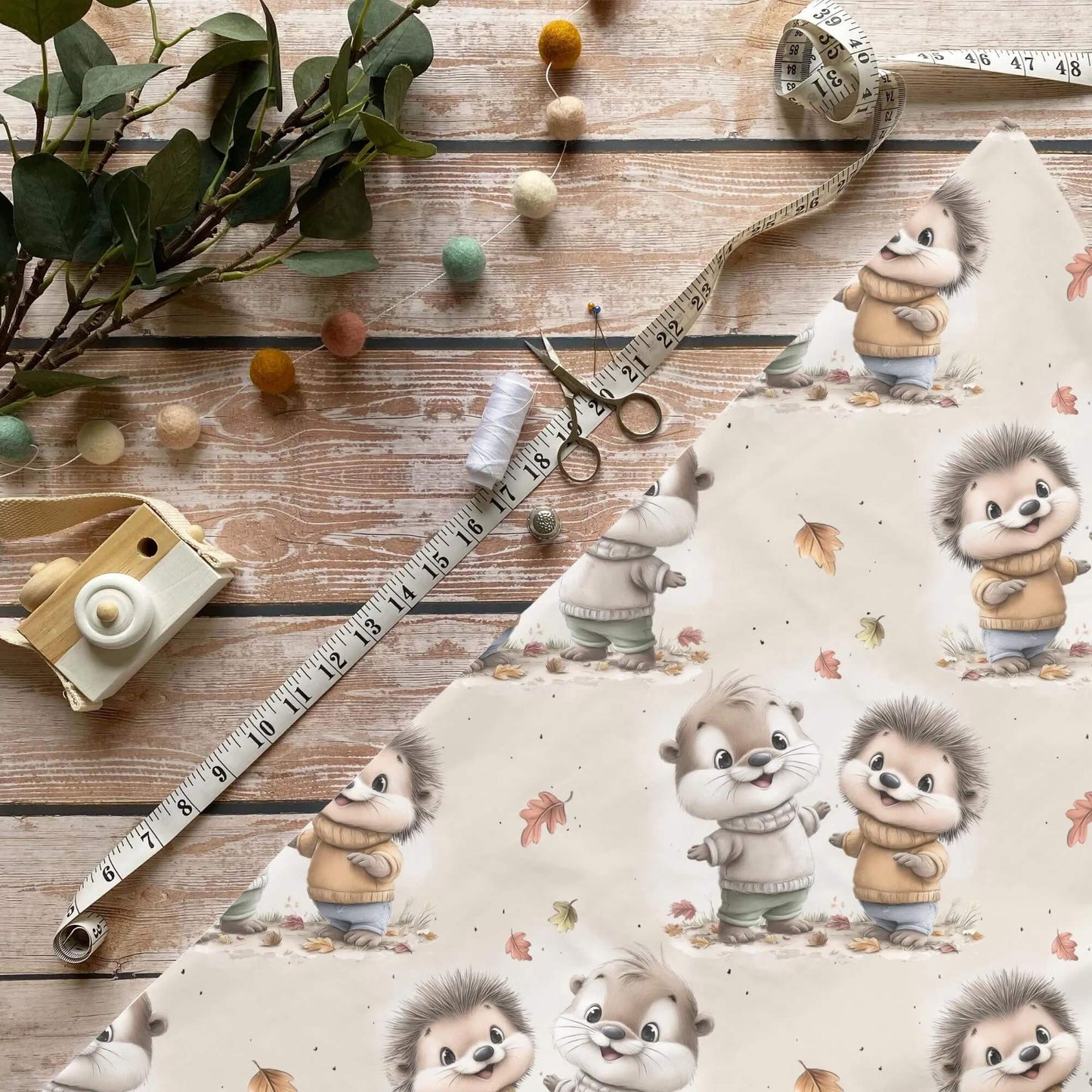 Waldgefährten Kinderstoff Meterware mit Otter und Igel Motiv, OEKO-TEX 100 Jersey Stoff für Baby- und Kindermode