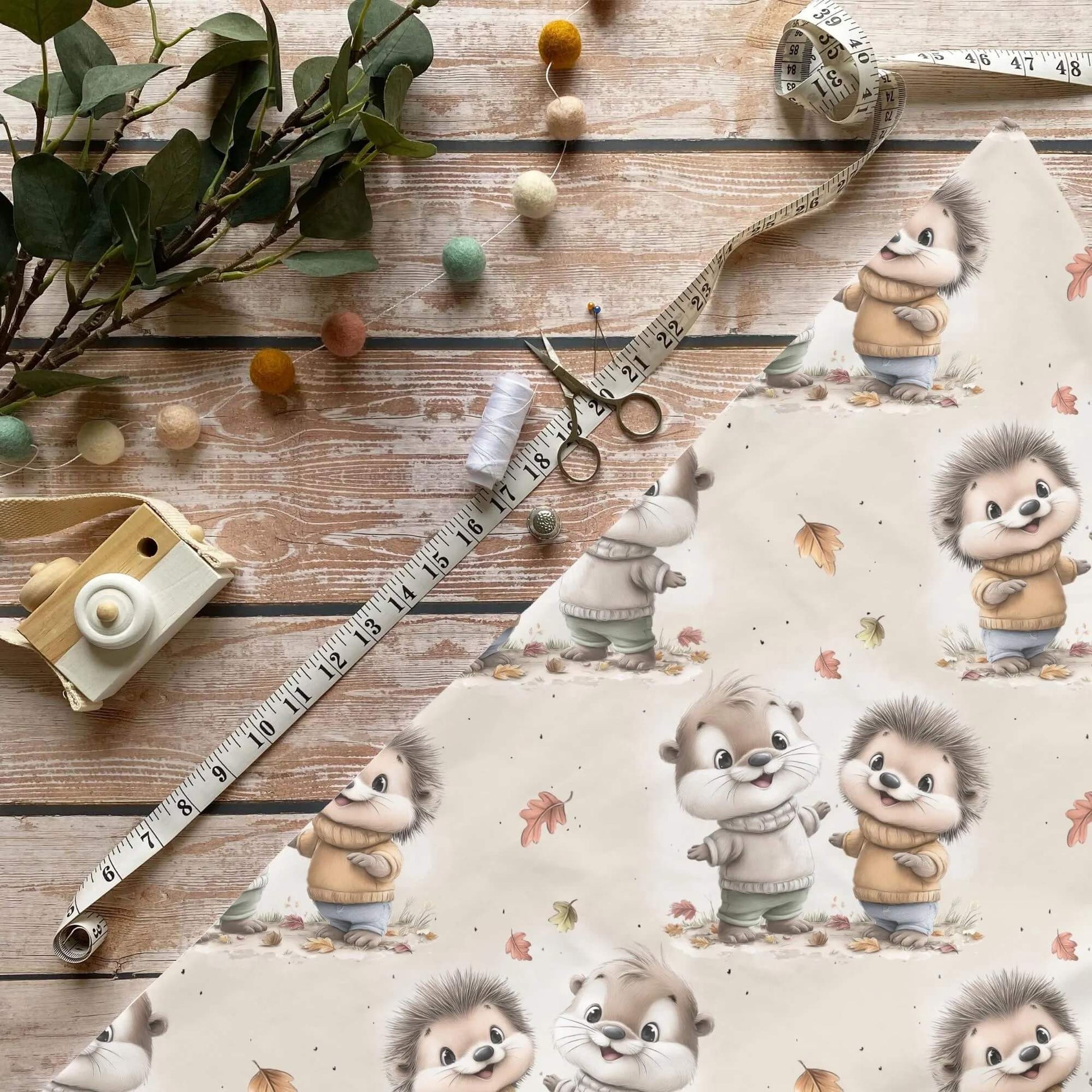 Waldgefährten Kinderstoff Meterware mit Otter und Igel Motiv, OEKO-TEX 100 Jersey Stoff für Baby- und Kindermode