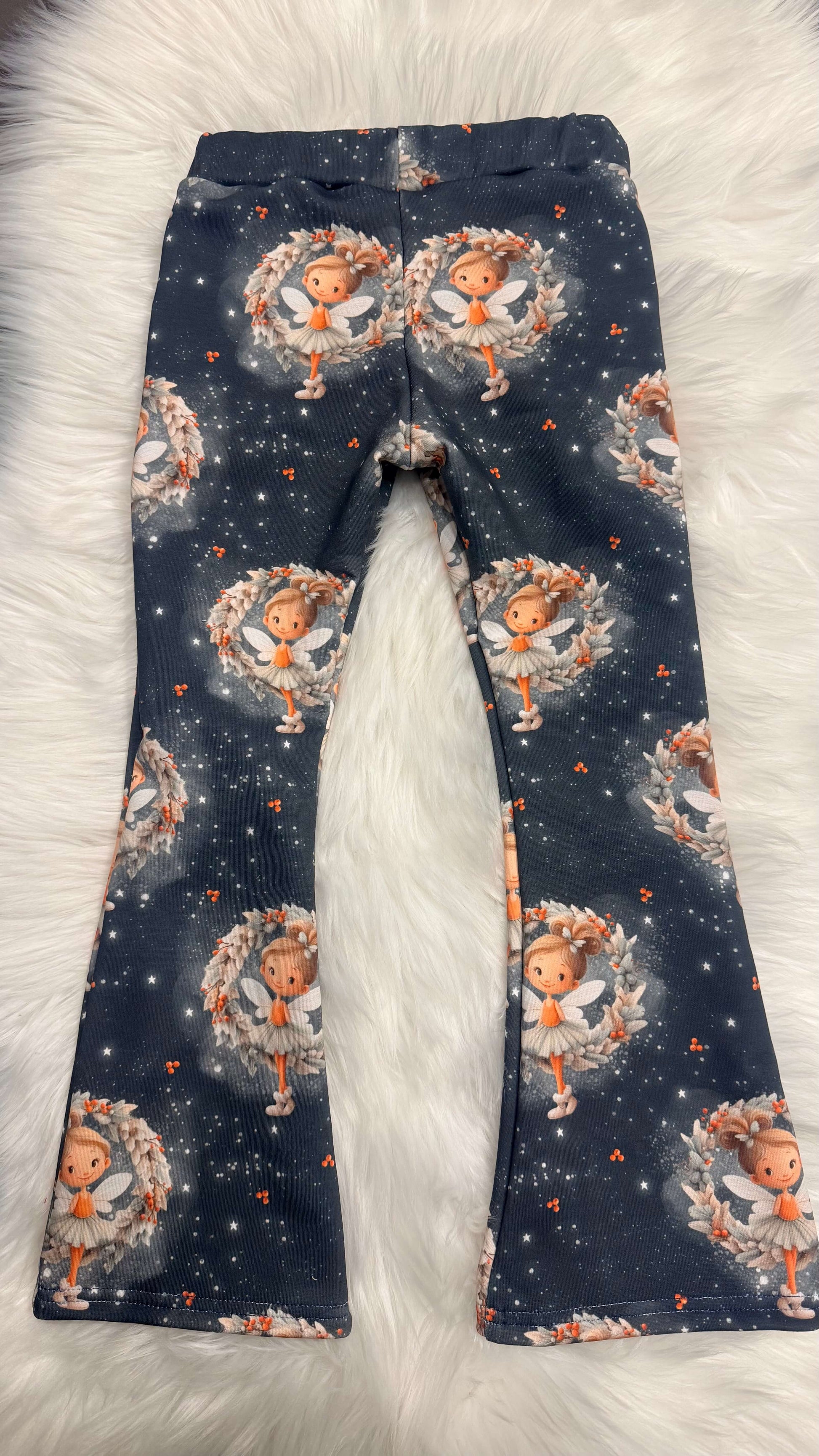„French Terry Schlaghose Winterfee für Mädchen – handgemachte Hose mit Feenmotiv und bequemem Gummibund“
