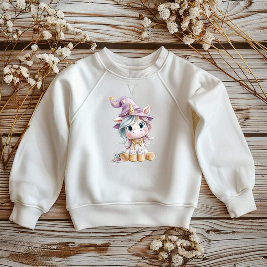 Weißes Kinder-T-Shirt mit DTF Bügelbild Baby-Einhorn mit lila Zauberhut, Bügelmotiv 18x13 cm