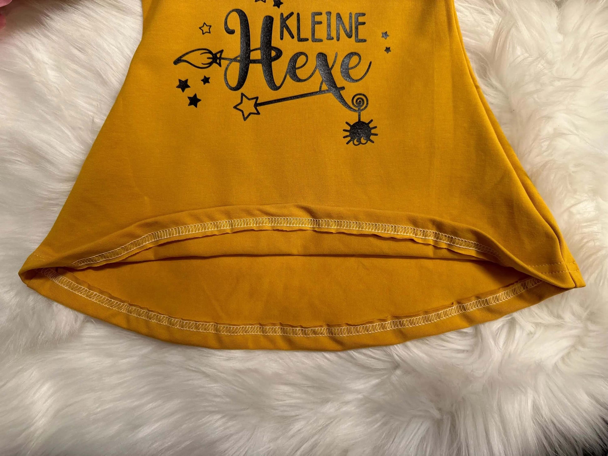 Kleid Größe 62 mit Hals- und Armbündchen, gelb, Halloweenmotiv

