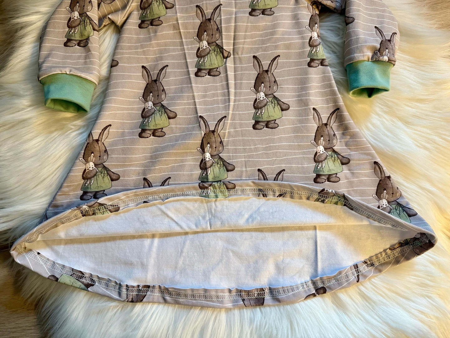 Baby Kleid mit Hasenmuster, Jersey, Größe 80
